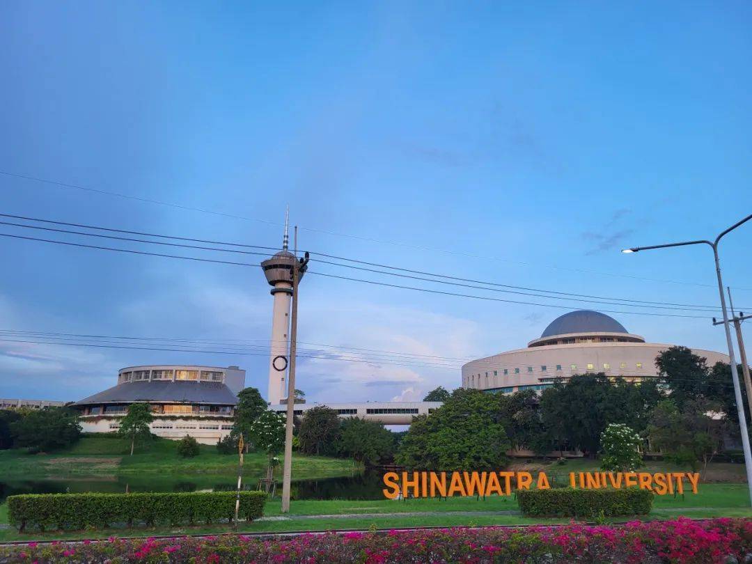 西那瓦大学泰国分享会伊始,杨老师首先结合他自身的留学经历,从出国