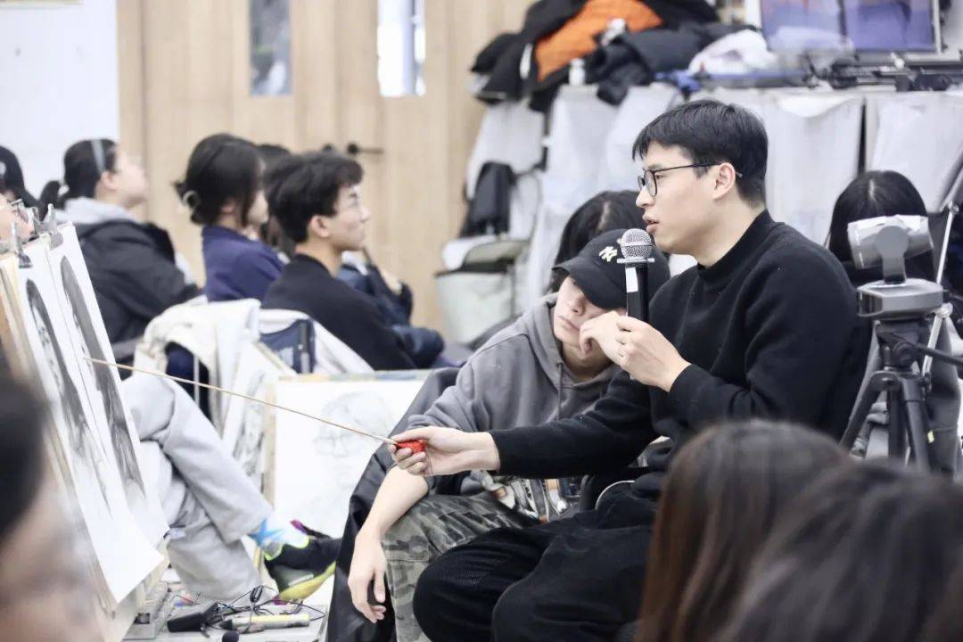 感谢杭州白塔岭肖佳校长和张宗武老师,前来助阵国美校考教学.