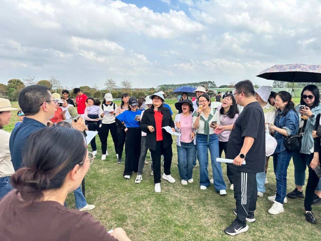 教师团建梨花风起正清明协作优教促发展