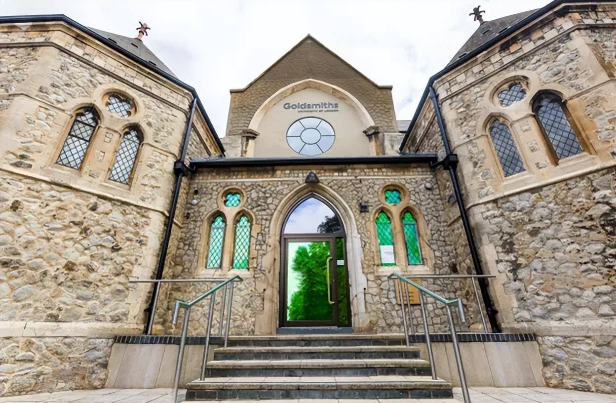 cross地区建校,后于1904年并入伦敦大学,改名为伦敦大学金匠学院