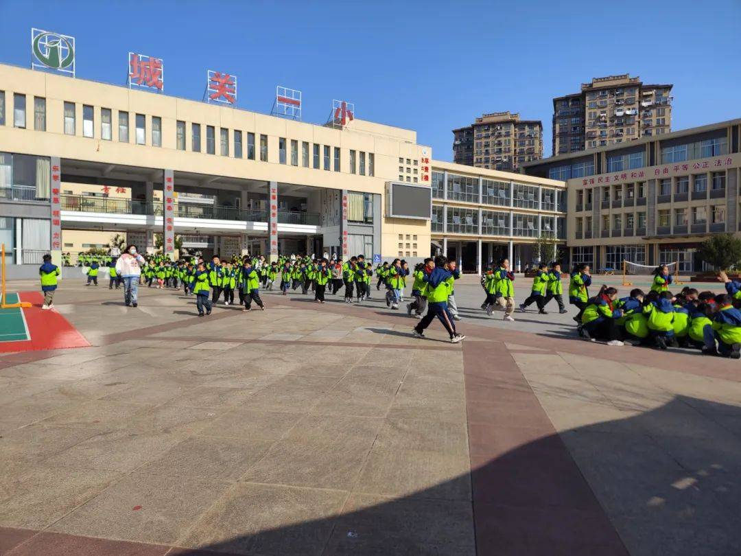 无为市电缆工业学校开展火灾疏散逃生演练经开区经开区城北实验幼儿园