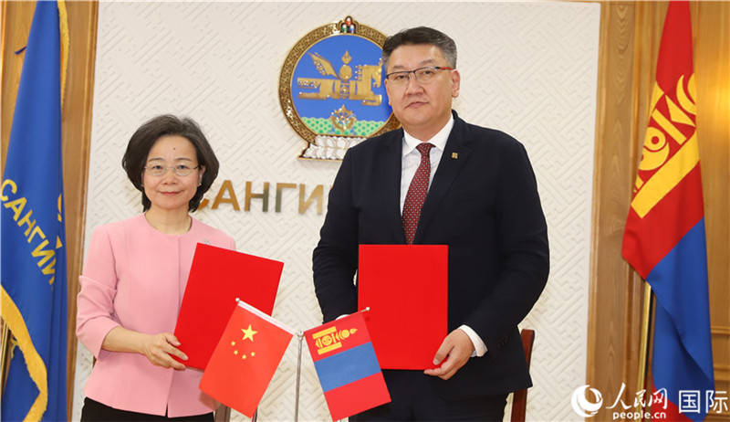 中蒙两国签署荒漠化防治合作项目可研换文