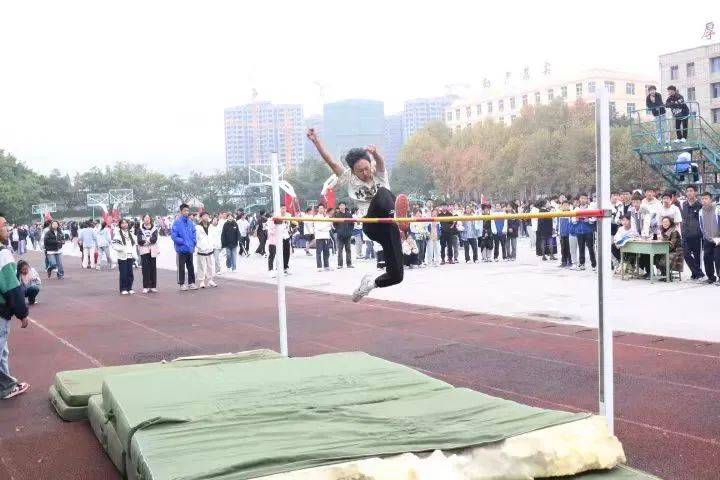 我们的美丽校园厚德尚学励志笃行西昌市川兴中学