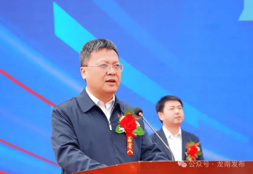 龙南经开区党工委副书记,市委副书记,市政府市长彭江闽主