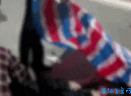 揭阳一路段发生车祸一男子当场被盖三色纸