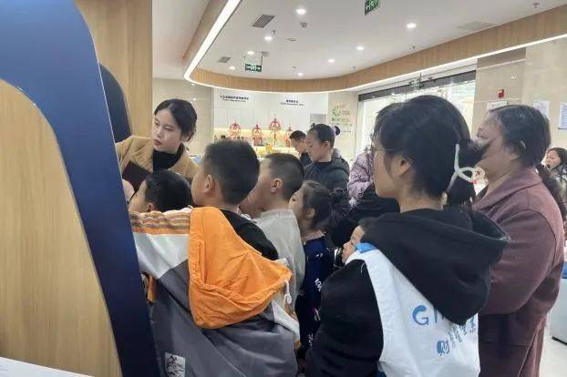 围观劳动于心,实践于行热文敬老为美,助老为乐文案 | 青协王佳蓓图片