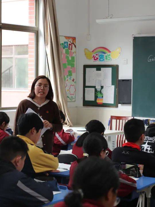 《温度温标》这一课进行了课堂展示,区物理教研员刘佳佳以及物理组