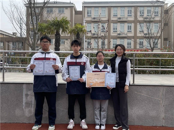 浦东吴迅中学爱我国防百炼成钢全力以赴争创辉煌高一年级东方绿舟国防
