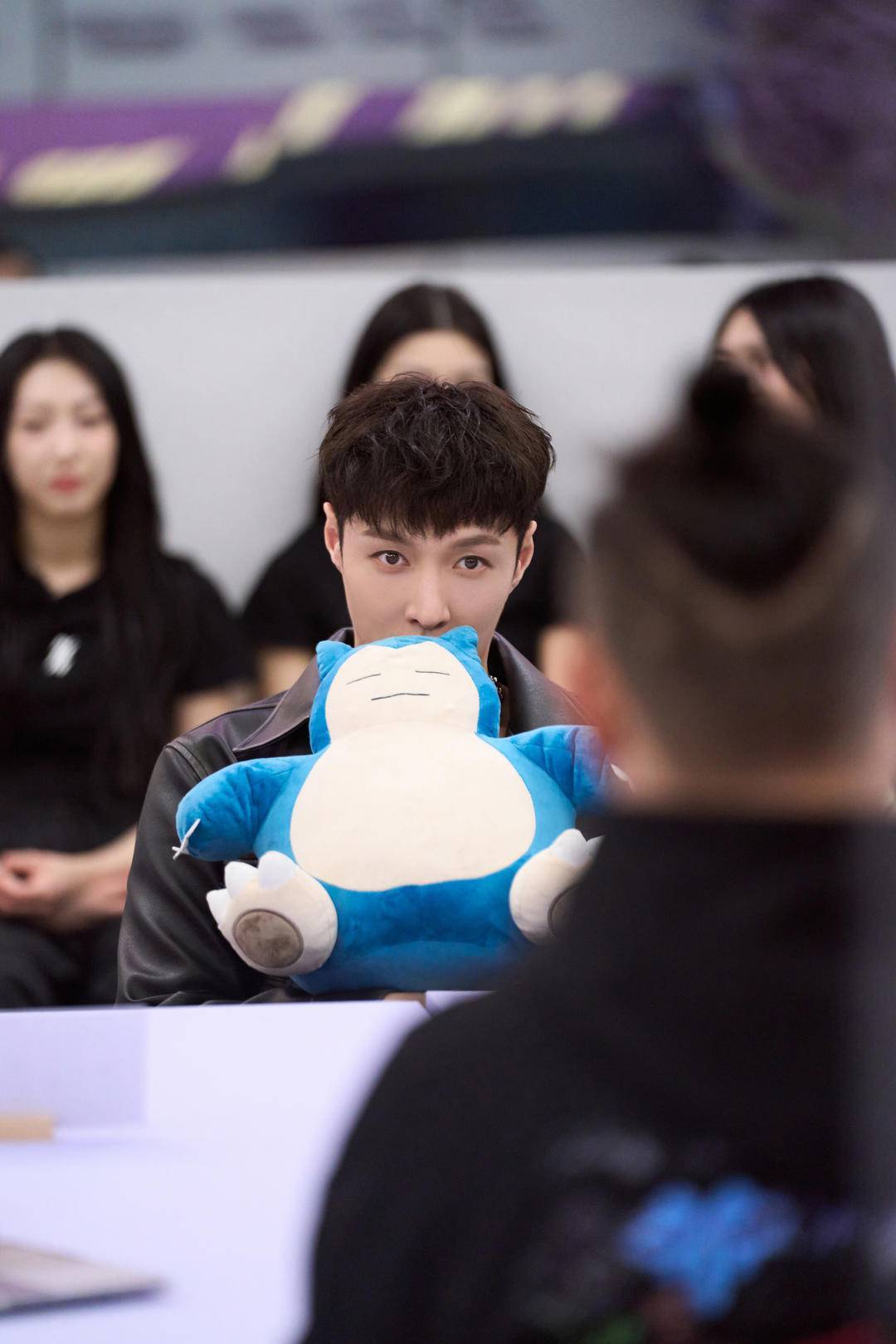 以舞台拓展国际朋友圈张艺兴带团过招