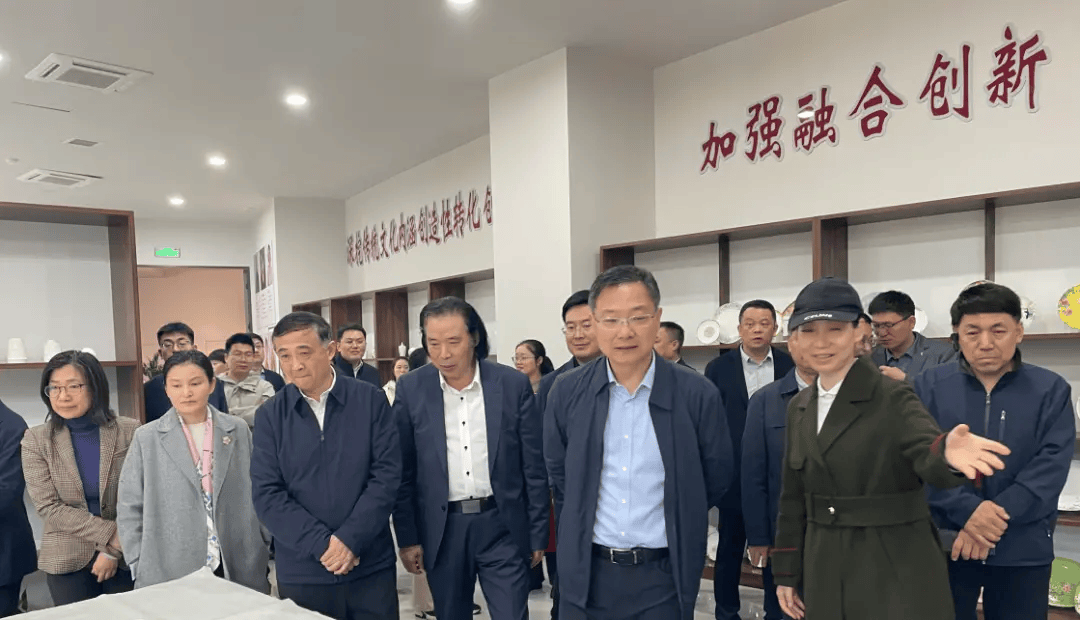淄博市委书记马晓磊一行参观考察华光国瓷景德镇设计艺术中心