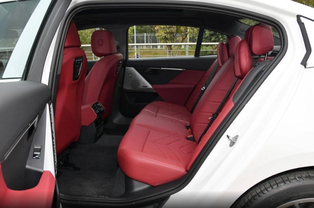 0t 8at,智能化大幅升级,新宝马5系值得选吗?_搜狐汽车_搜狐网