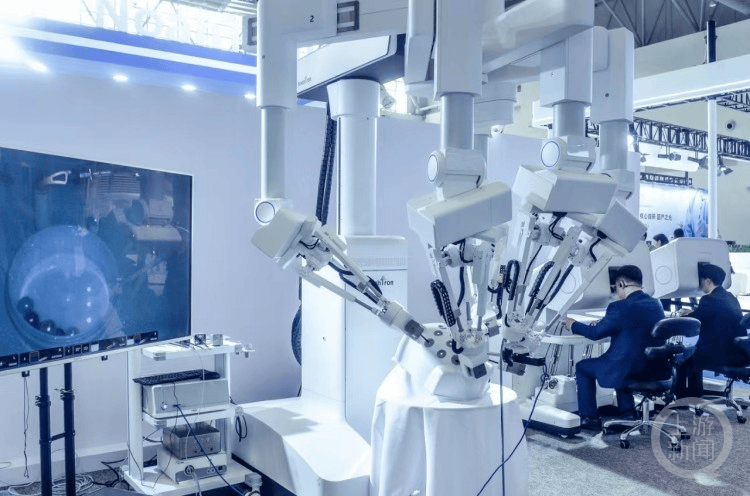 重大教授带来五臂手术机器人 预计明年底上市_柏龙_团队_产品