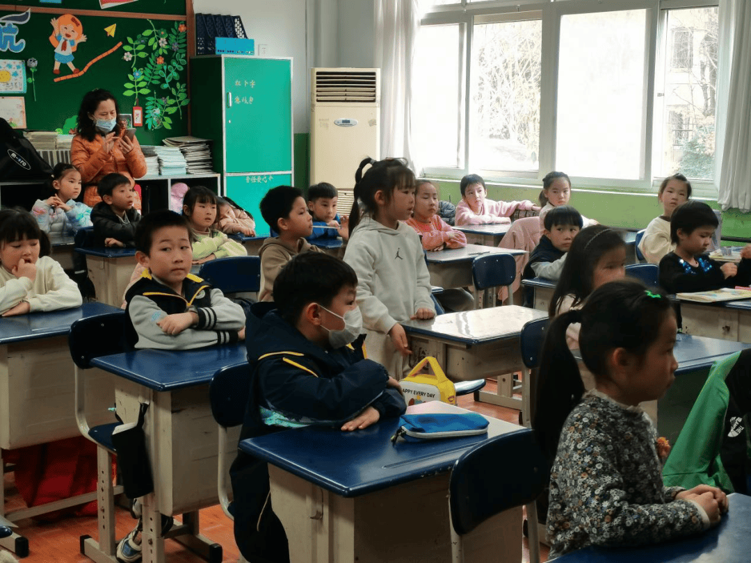 诚功普法进校园荣秋敏郑慧钰律师受邀参加青岛香港路小学家长讲师团