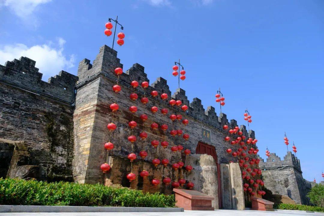 如朝天门,披云楼,紫荆西堤,星湖西路,仙女湖,东湖公园等作为参赛作品