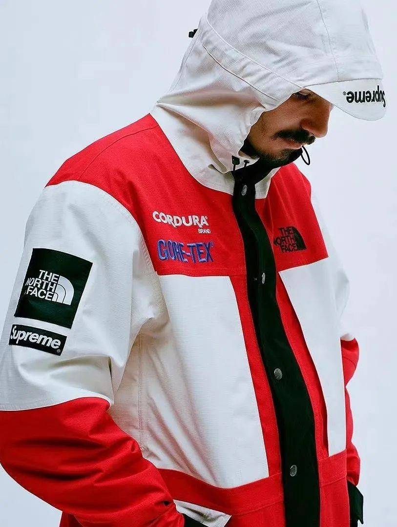 末的纽约街头掀起了一股热烈的户外风潮,gore-tex 与 palace,supreme