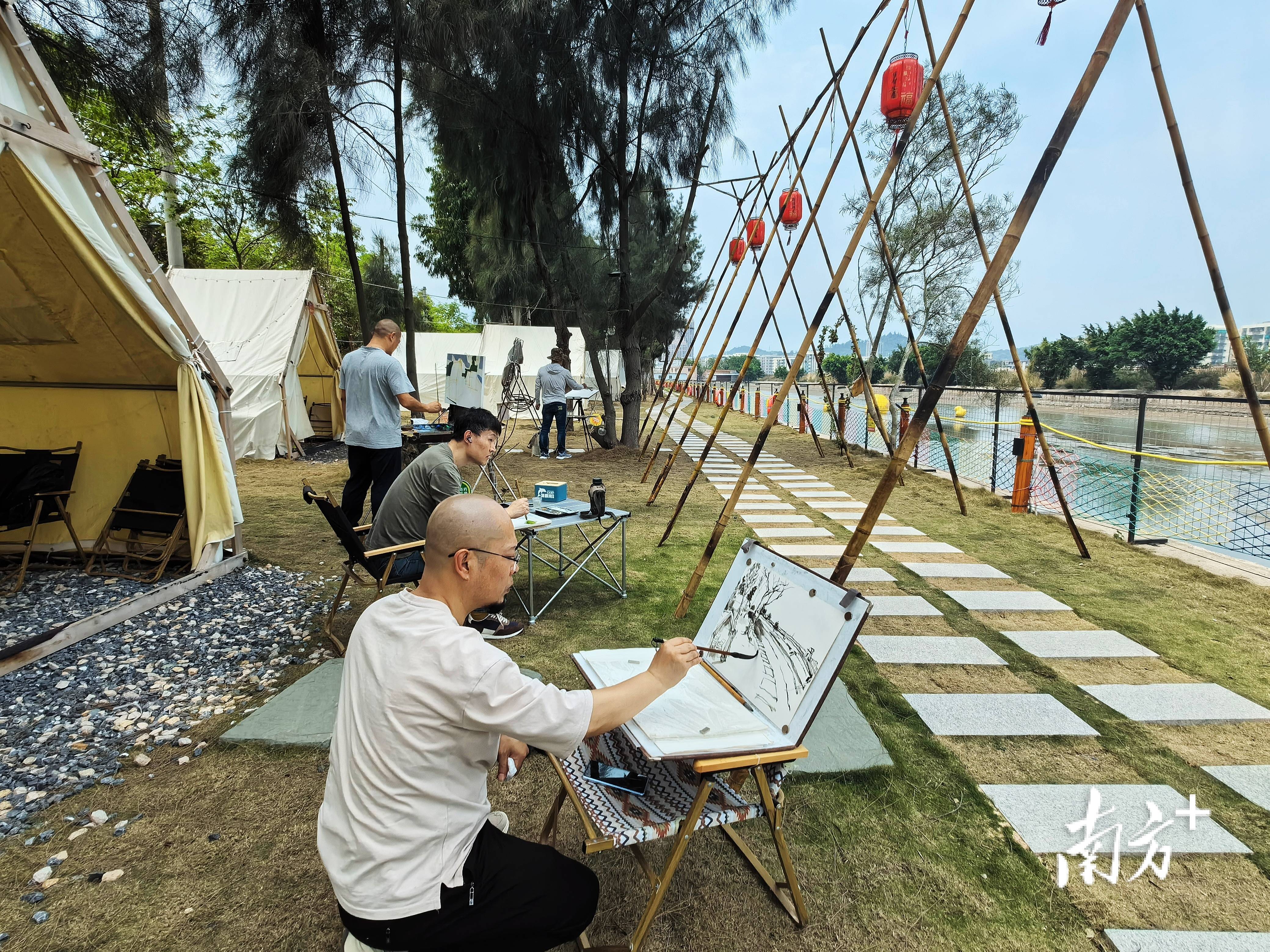余翔 摄活动中,画家们在古村落,湿地公园以及海豚湾营地等地方,打开