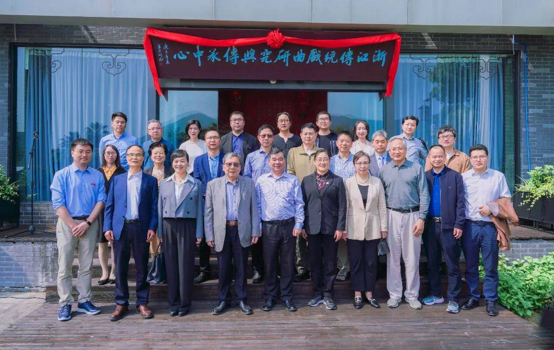 簪花的风还是吹到了温大