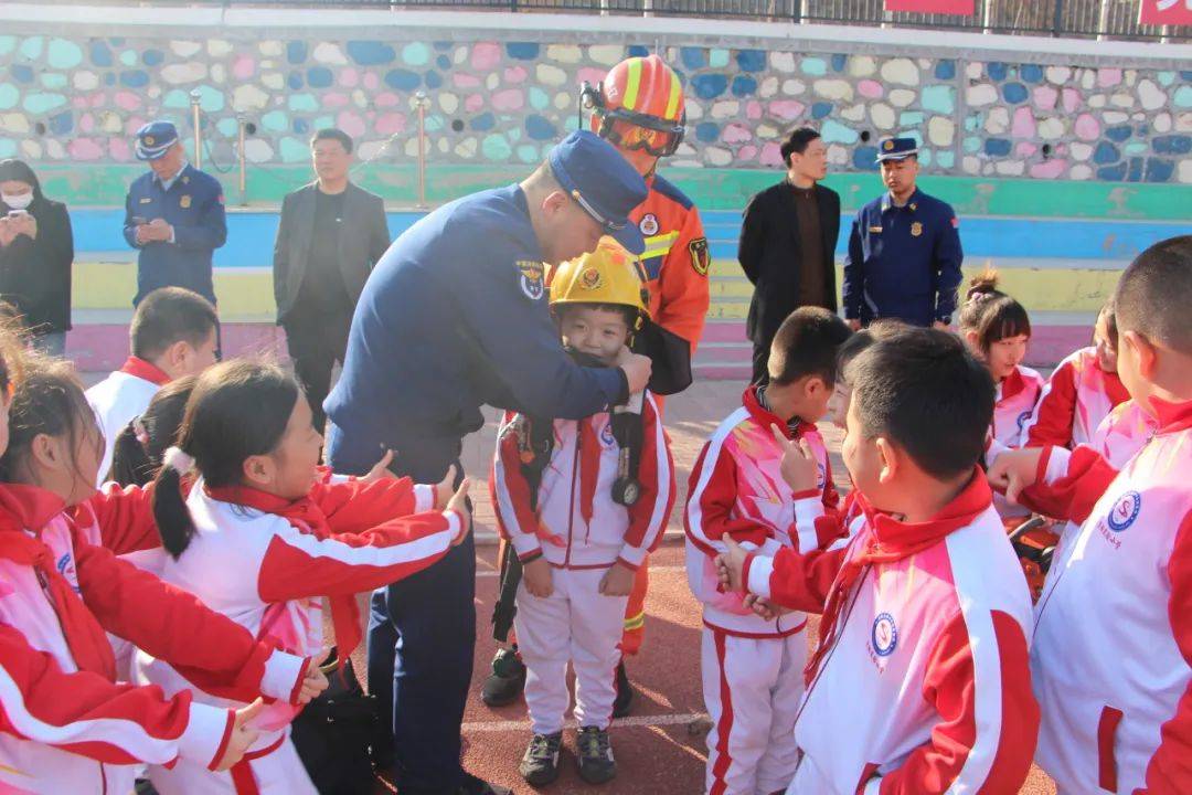 昌图县消防救援大队深入昌图实验中学教育集团开展消防知识培训和疏散