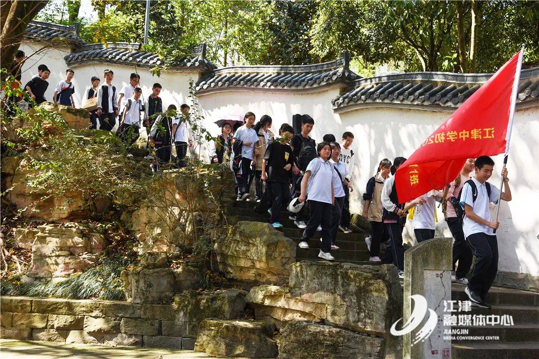 恰同学少年!江津中学几江校区学子风华正茂上春山