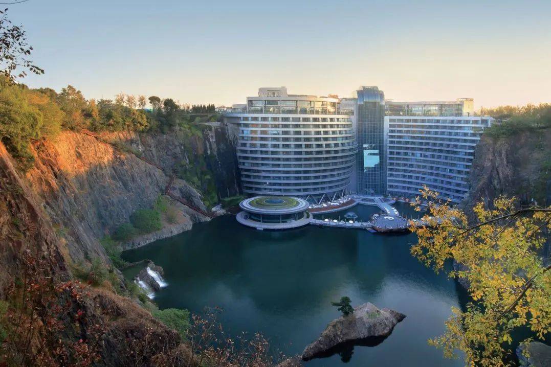 附近造价20亿的深坑酒店,4人春日下午茶398元,含小青龙,鱼子酱!