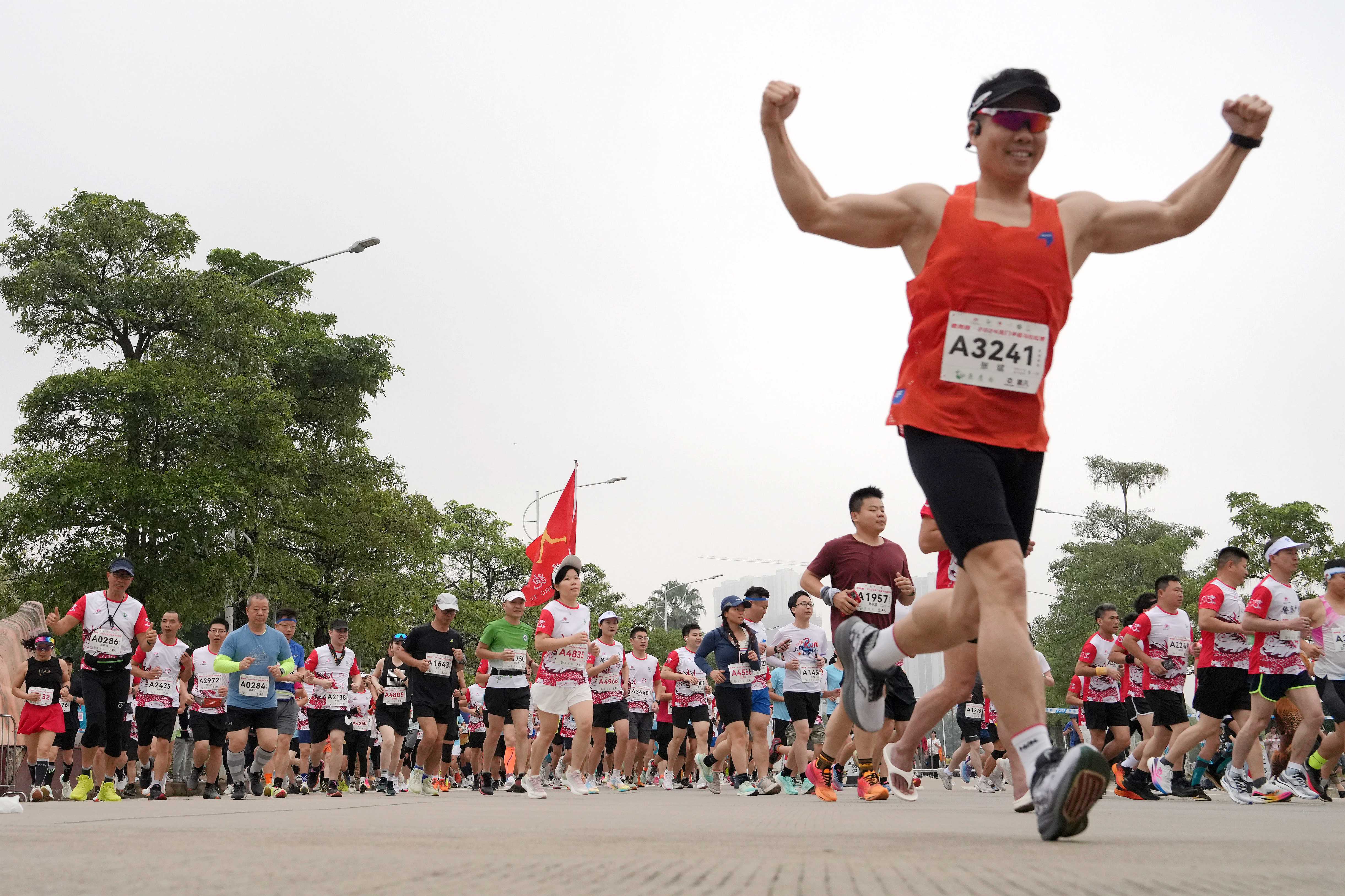 近万名选手参加,2024龙门半程马拉松鸣枪开跑_梁维春_南方_赛事
