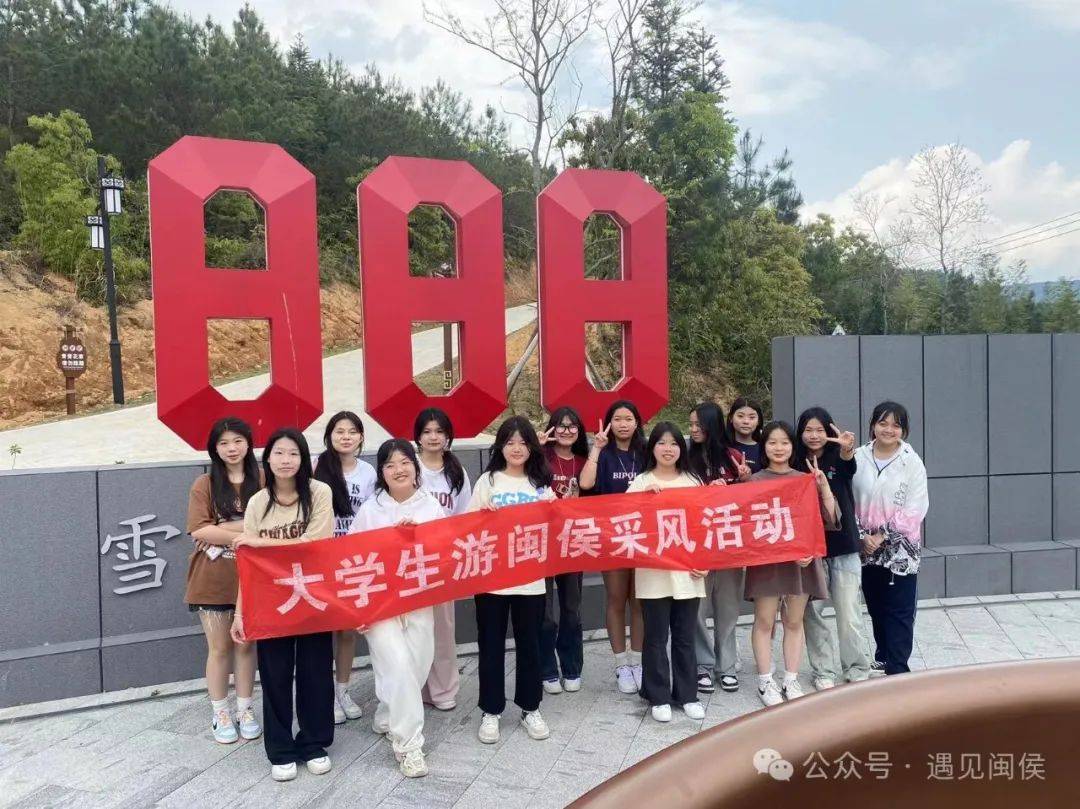 在雪峰寺感受千年古刹的庄严和美丽在罗汉台领略一览众山小的壮阔美景