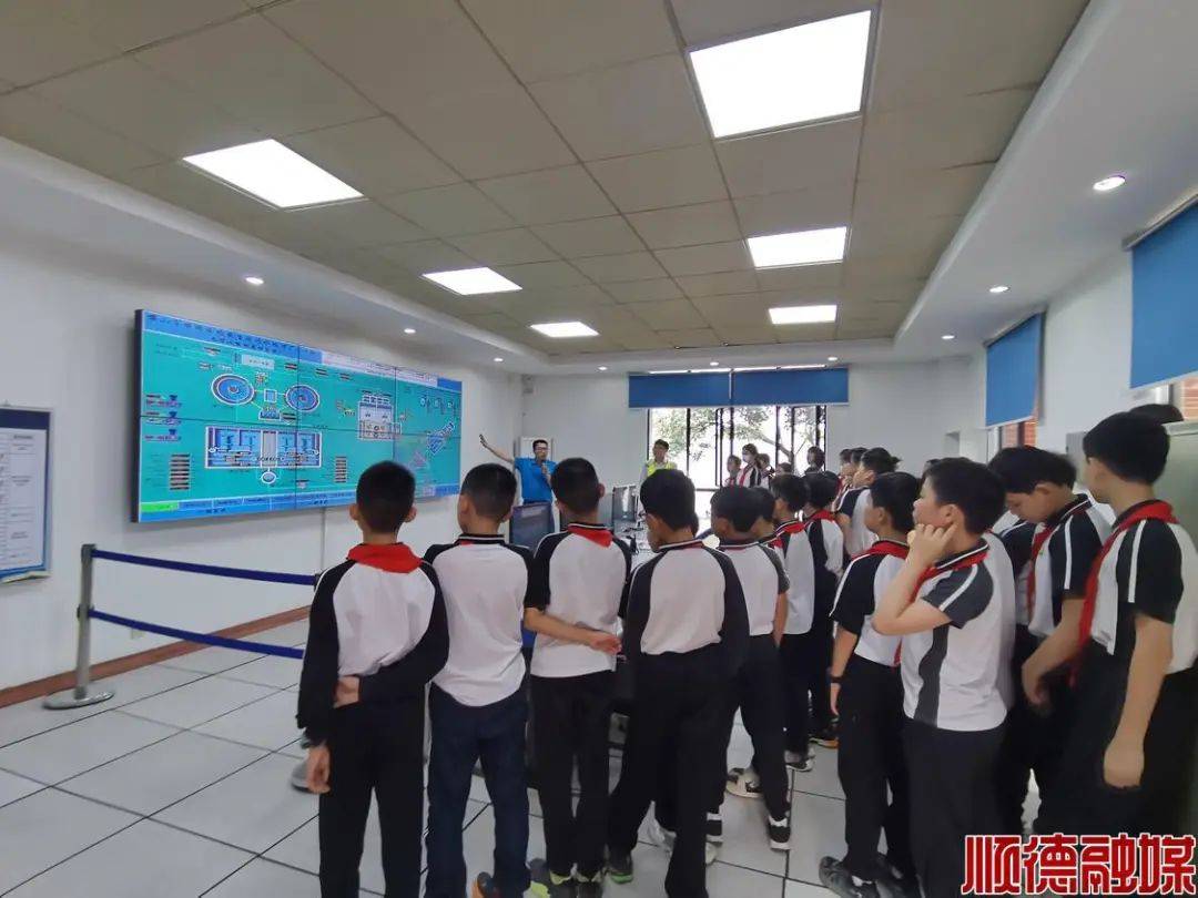 "……当天,带着一系列的疑问,来自富教小学,新华小学的学生走进均安