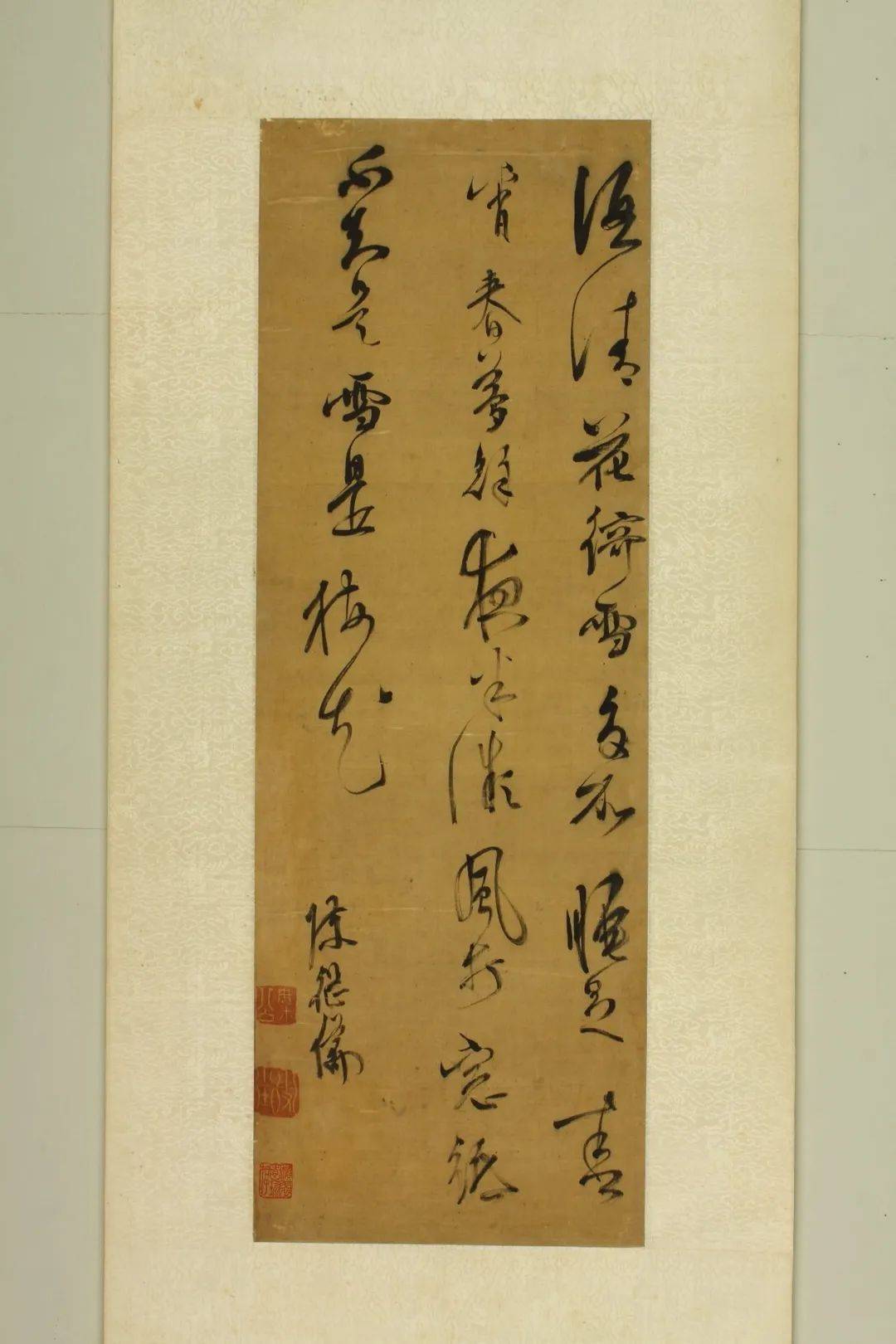 陈继儒博通经史,著述等身,精鉴赏,又善绘画,其书法出入米芾,又兼及