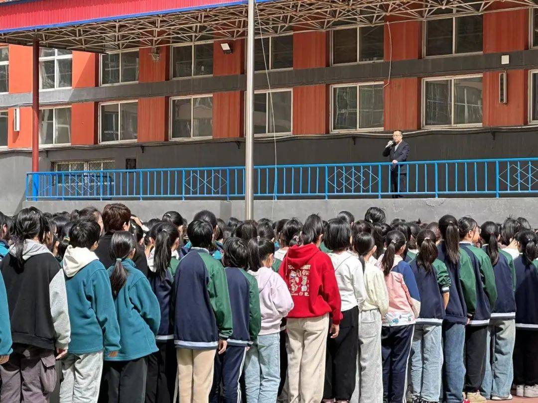 平安你我 守护校园——高阳县金鑫小学开展公寓楼消防应急演练活动