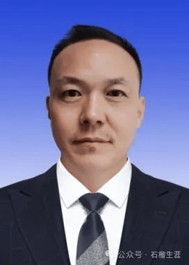 中学教研室副主任,科技中心主任,物理教研组组长张波平老师为高三考生