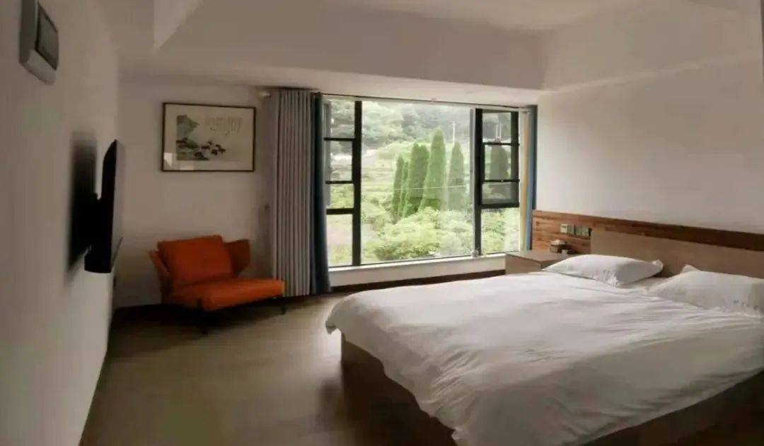 着一幅山川田野在这里住乡野,枕山眠享受回归乡野的淡然与平静▏来源