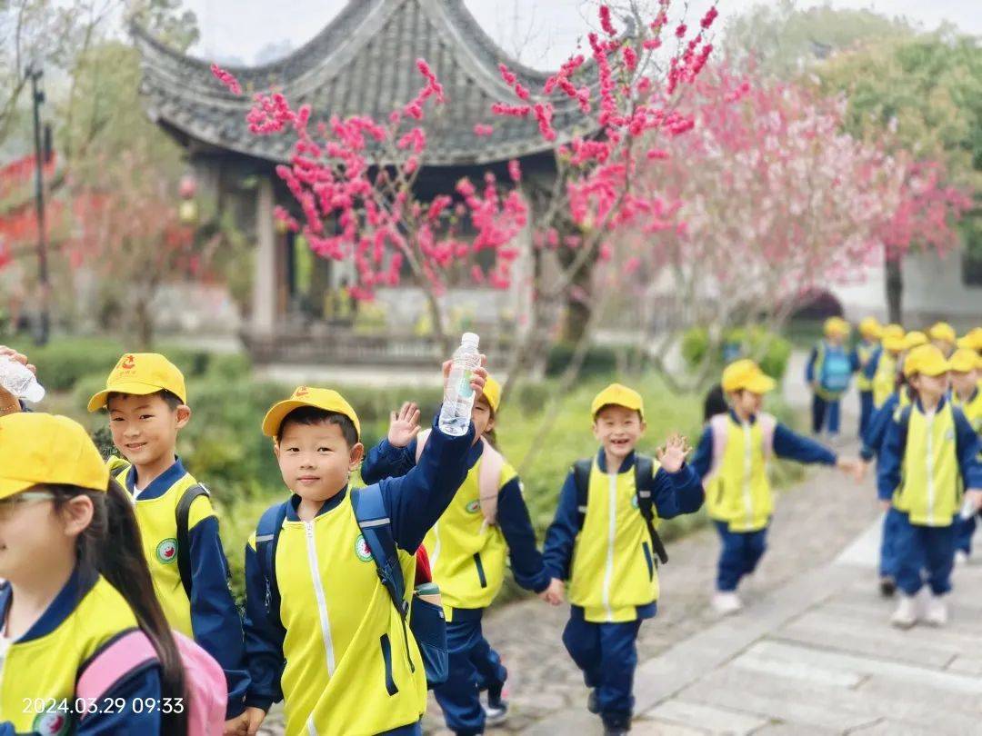 梅郎逐梦一年级追光研学萤石之光