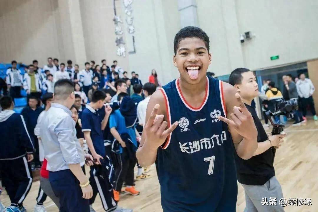 长沙六中杨彬煜未来有可能是国内最强的混血球员