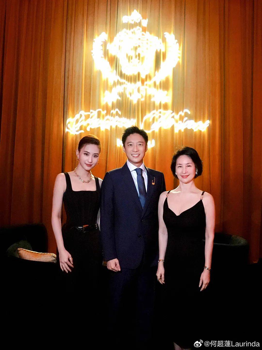 何超琼让出c位奚梦瑶站边边没看到窦骁何家好多人啊