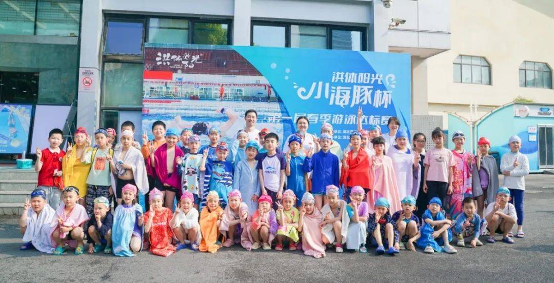 《雪山小太阳》,《卜算子·咏梅》,《红领巾之歌》等诗词,读出了少年