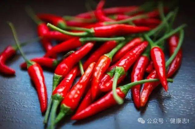 高血压的"发物"是辣椒吗?医生劝诫:控血压,"3素"劝你少碰_身体_血液_