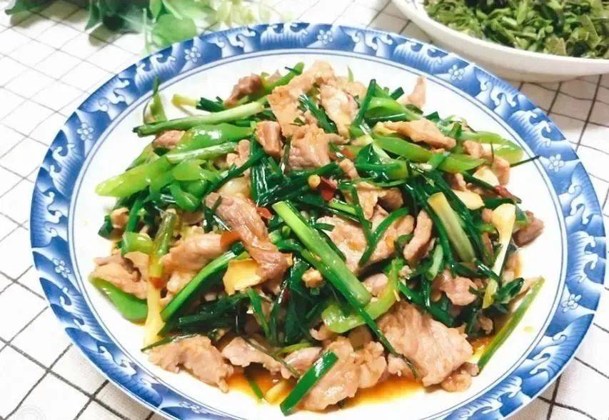它被誉为野菜之王一杀菌二清肝三祛湿农村到处都是鲜嫩营养比韭菜更香