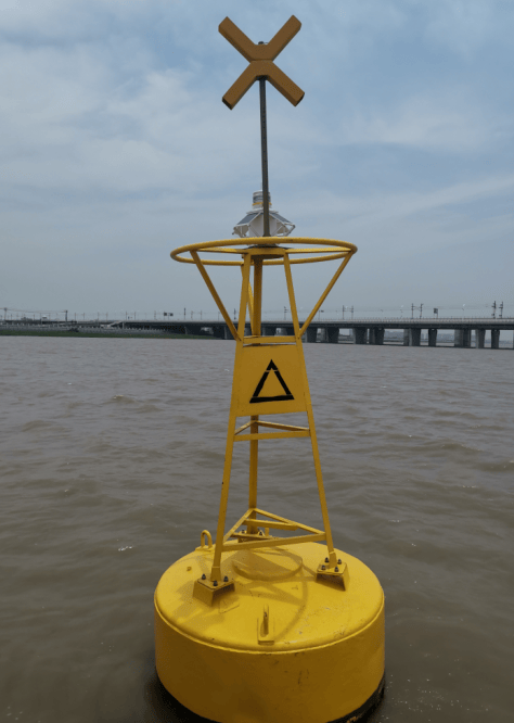 安全科普|海上航行看"标"不狂飙_航标_航道_标志