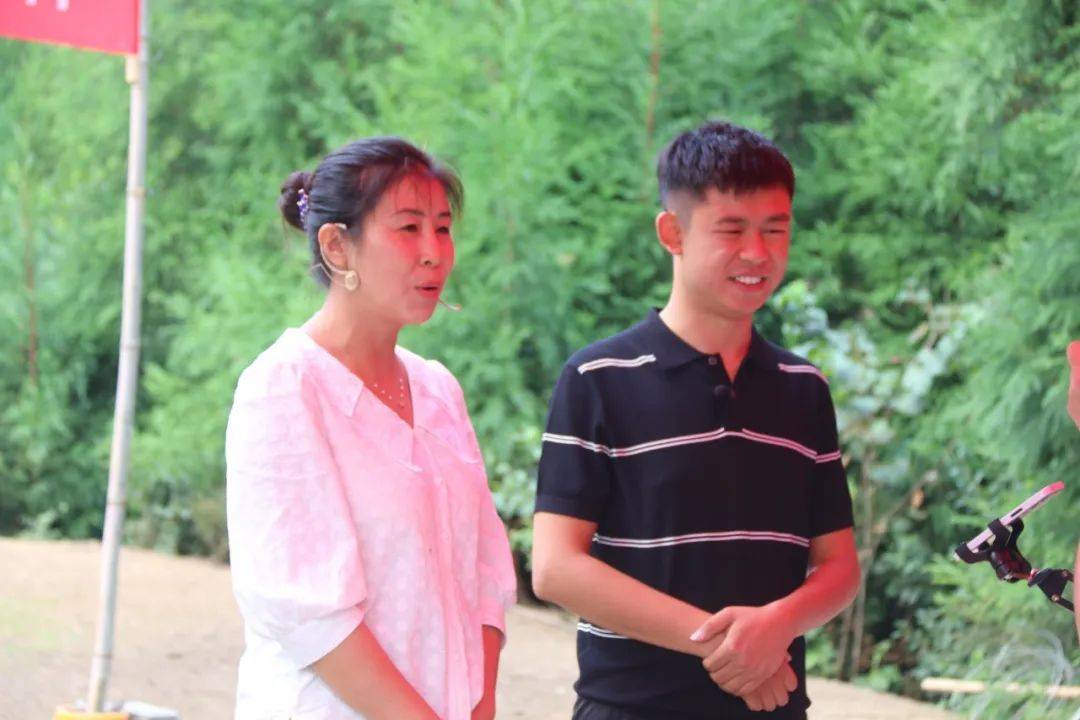 28万元2022年11月9日他与直播联盟成员一起在百里杜鹃管理区乌蒙天麻