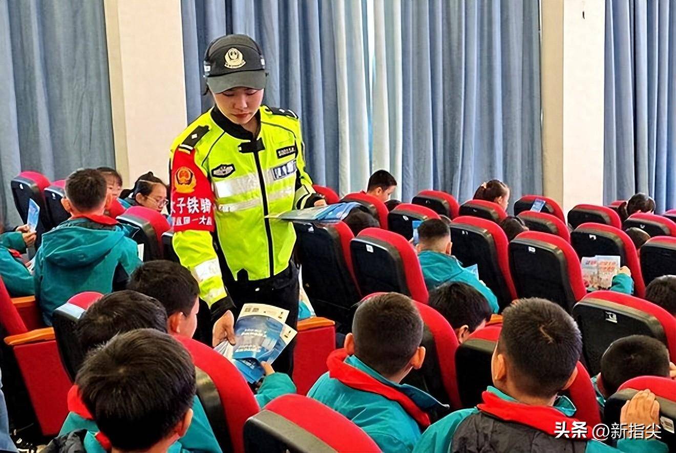 常德交警直属一大队三着力措施为中小学生撑起出行平安伞