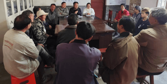 "在她看来,建强党的基层组织,才能团结带领群众提高认识