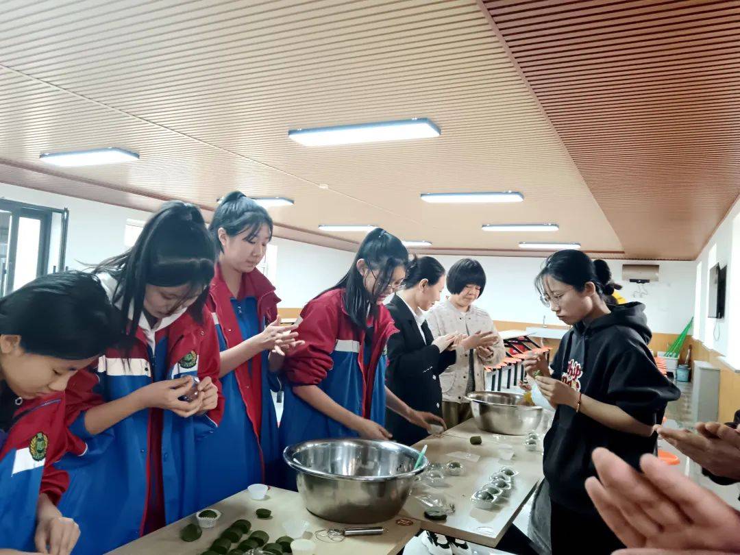 我们的节日清明长青中学开展清明节系列活动