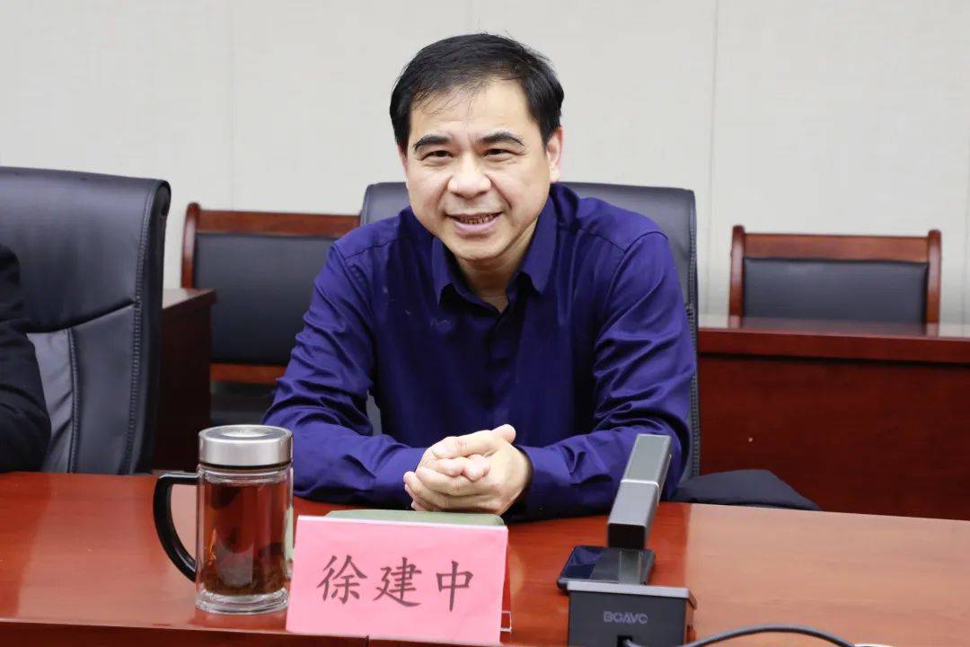 区党委书记徐建中与萍乡建工集团党委书记董事长李浩然一行举行见面