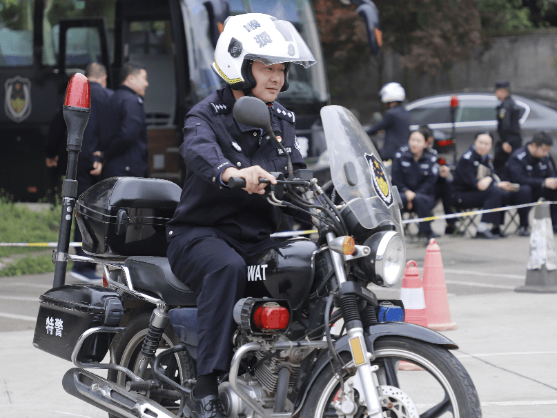 3期全覆盖经开公安警用围挡及摩托车驾驶培训火热启动