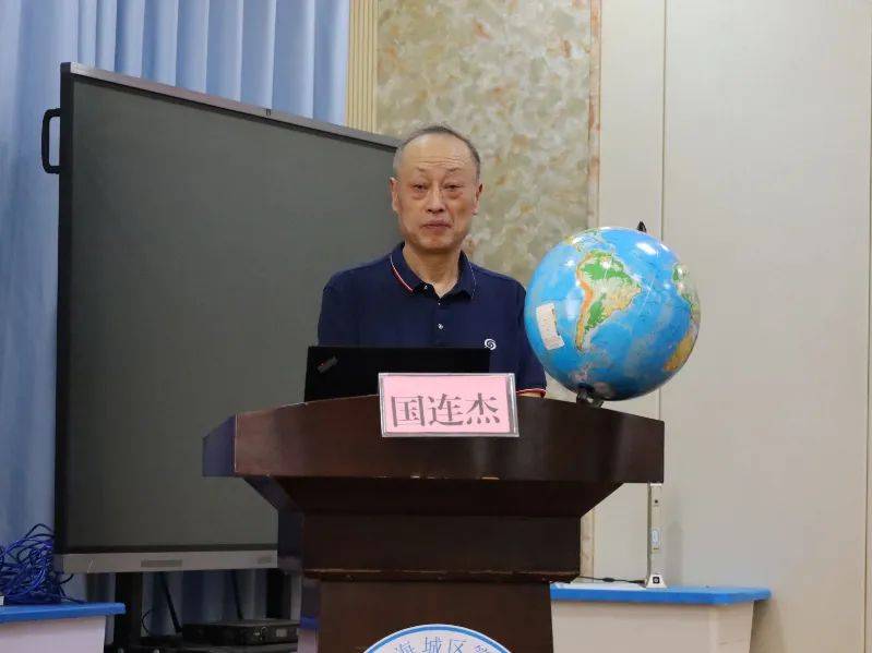 科学家进校园活动与北海少先队员再相遇!_地球_小学_合浦县
