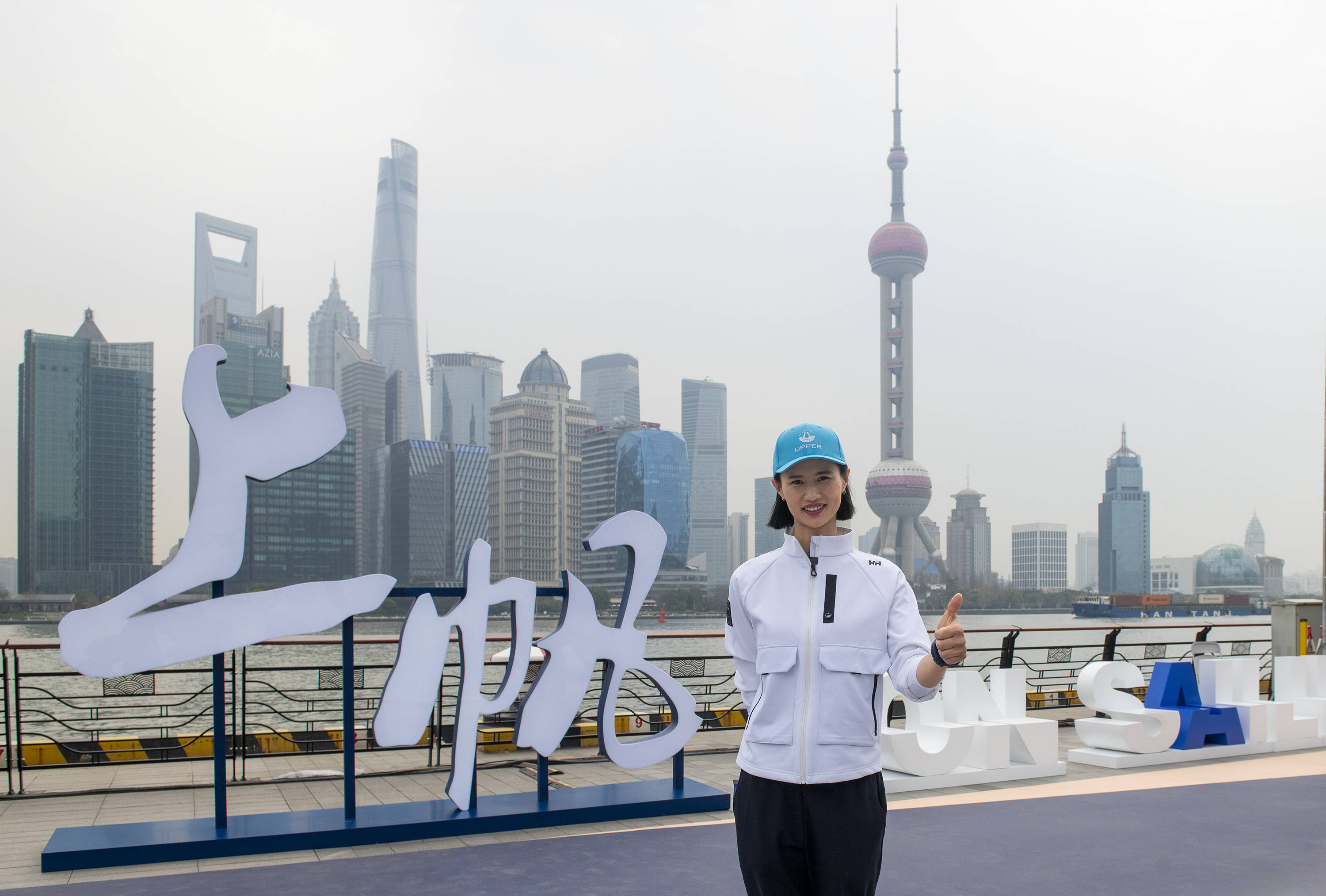 美国前总统克林顿的教练吉姆·约翰斯通,并且组建了自己的大帆船船队