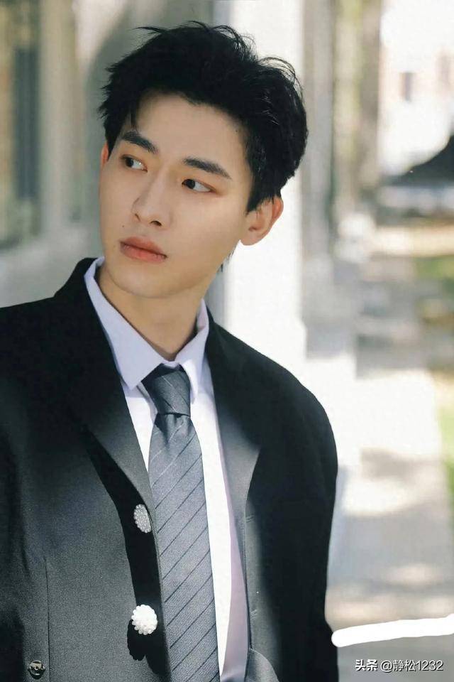 美男排名,曾舜晞53刘宇宁46易烊千玺31吴磊26李现20刘学义_出圈_帅哥