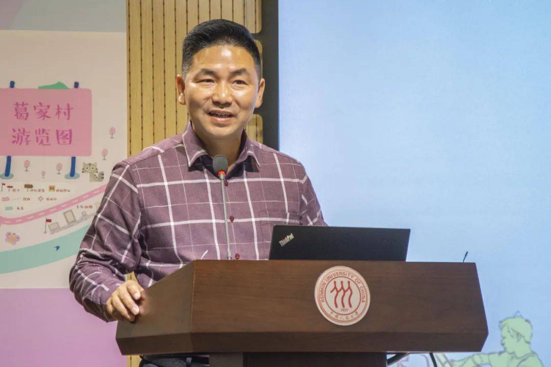 葛家村村民葛海峰为师生讲述葛家村半年以来的变化后来,丛志强继续