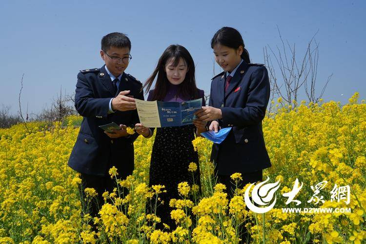 枣庄滕州税务春风送暖惠民生税惠助力花田间