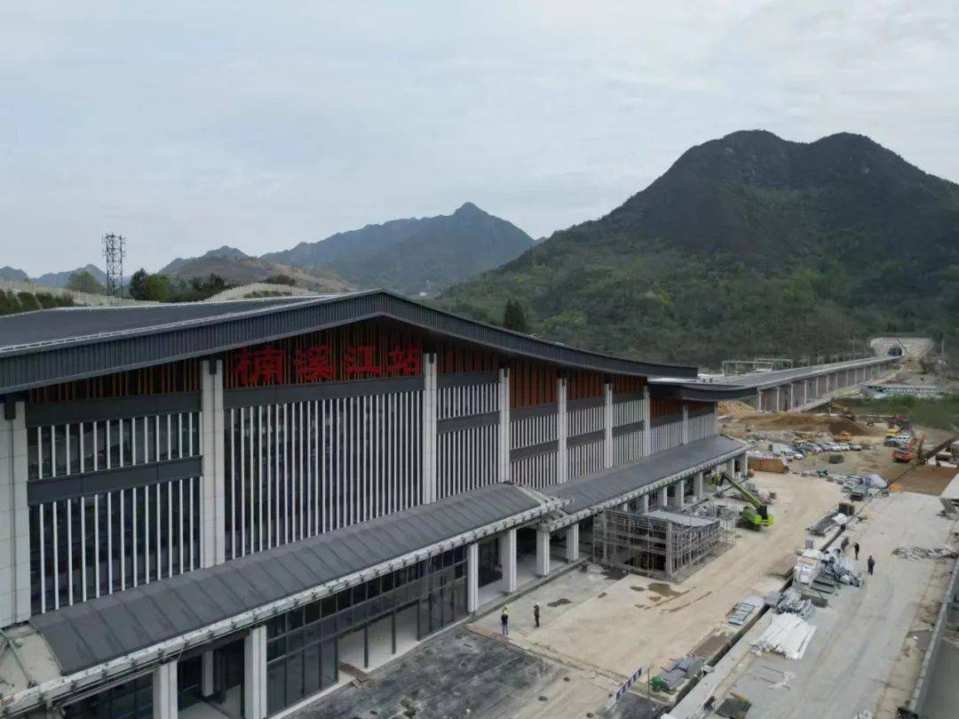 楠溪江站站前综合交通枢纽工程进入装饰装修阶段